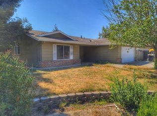 495 Cardinal Dr, Escalon, CA 95320
