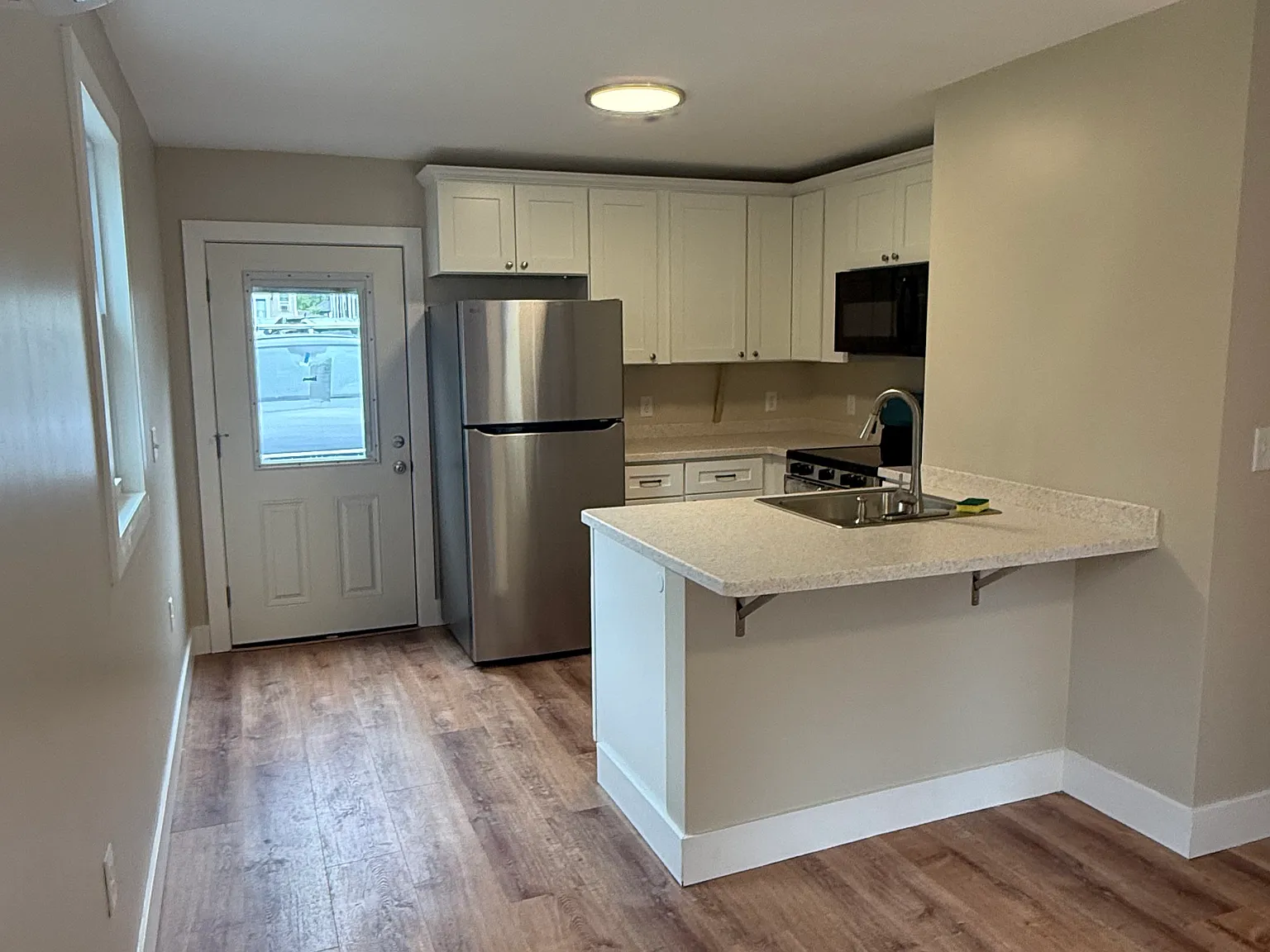 2 bed, 895 sqft, $2,300 — Photo 3