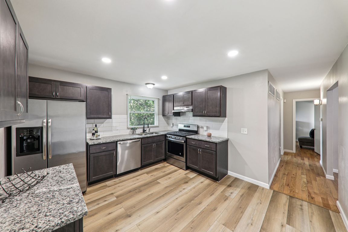 11869 Galba Dr-S0608-012.jpg