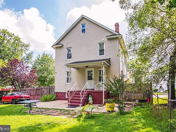 4th image of 2438 47th St