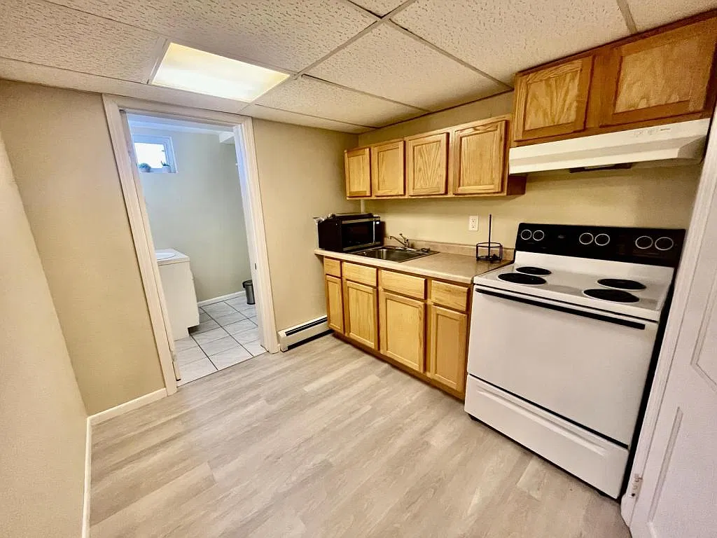 420 E Avenue B — Photo 3
