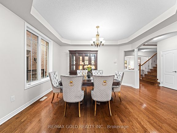 4th image of 43 Midsummer Dr