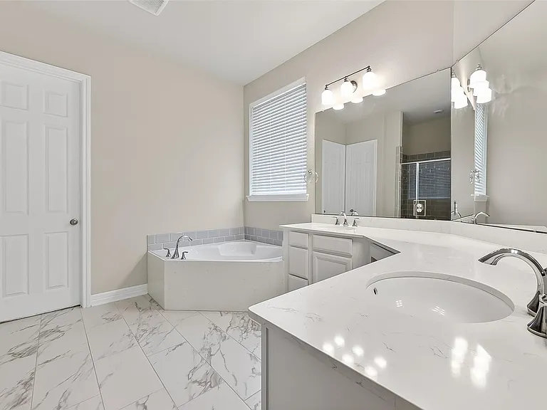 4018 Martin Ridge Dr — Photo 22