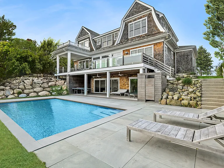 34 Fairlawn Dr — Photo 1