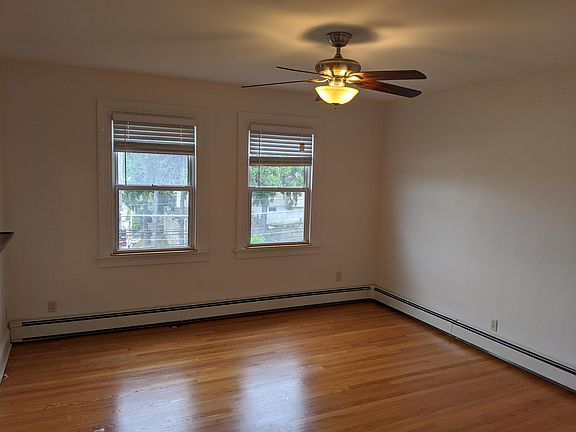 2nd image of 5 Chester Pl #2A