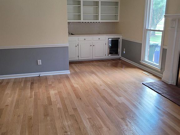 3rd image of 566 Whitney Dr