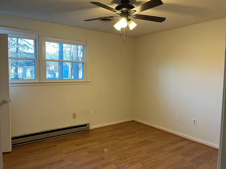 2437 Parkview Ave — Photo 6