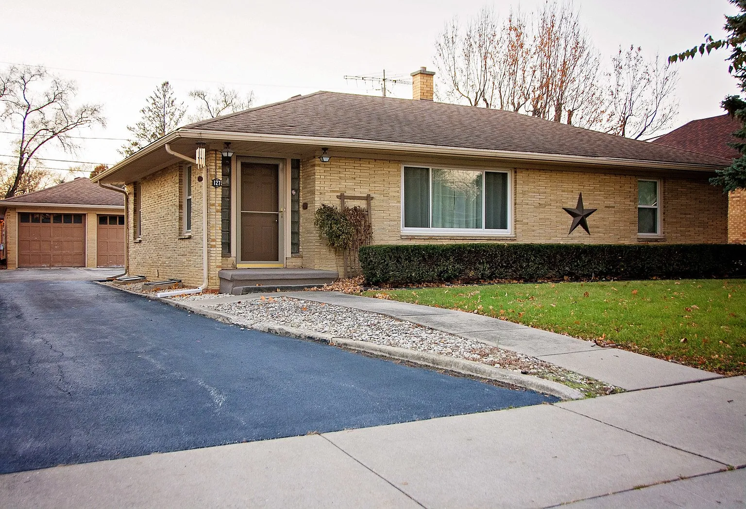 127 S Raynor Ave photo 1