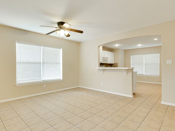 4th image of 2735 Leslie St