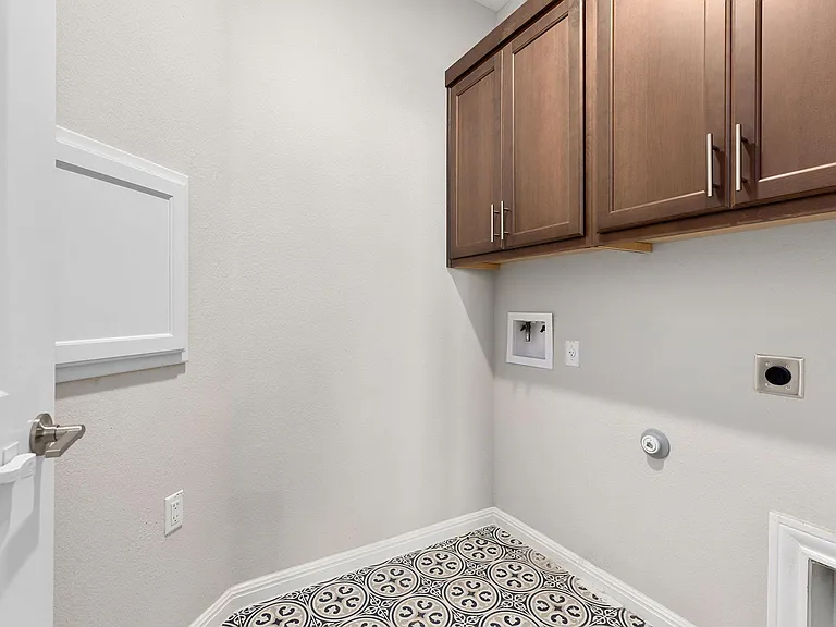 101 Bristol Cv — Photo 17