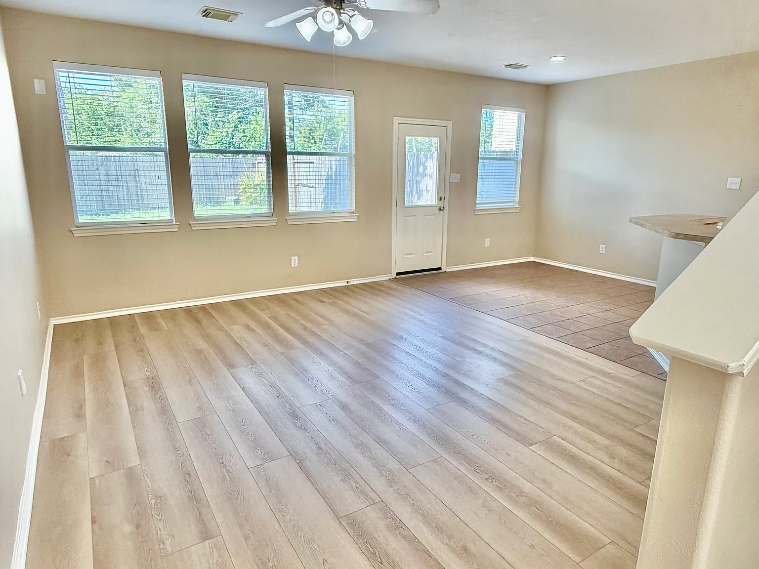 3 bed, 2.5 bath, 1615 sqft, $1,950 — Photo 3