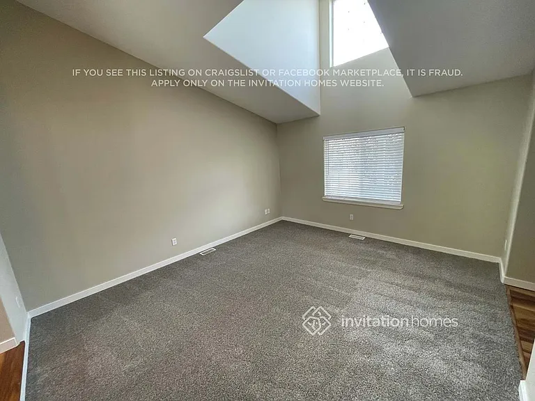 19407 Valley View Dr — Photo 2