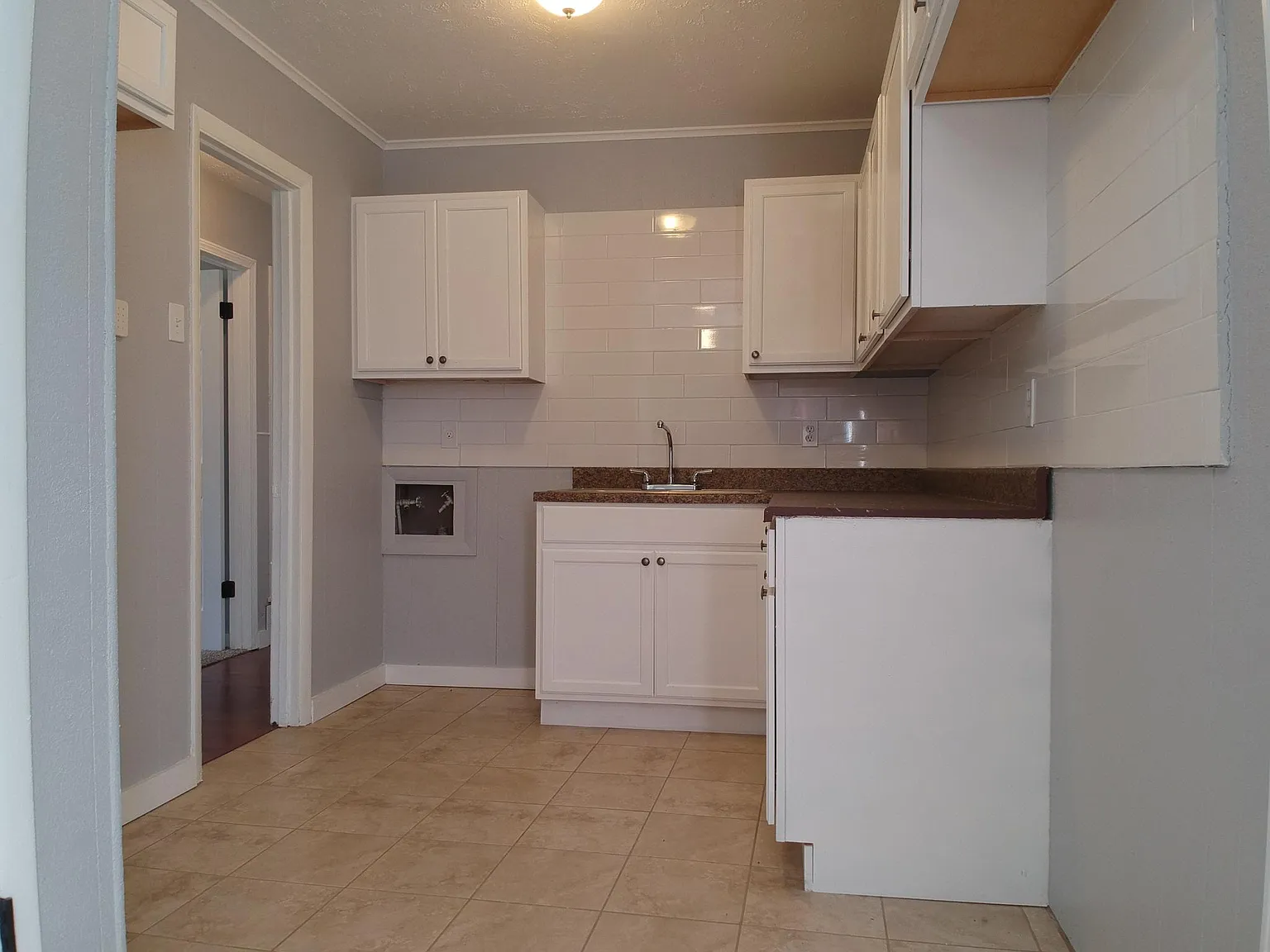 3 bed, 948 sqft, $1,350 — Photo 2