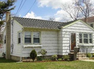 636 N Hamilton Ave, Lindenhurst, NY 11757