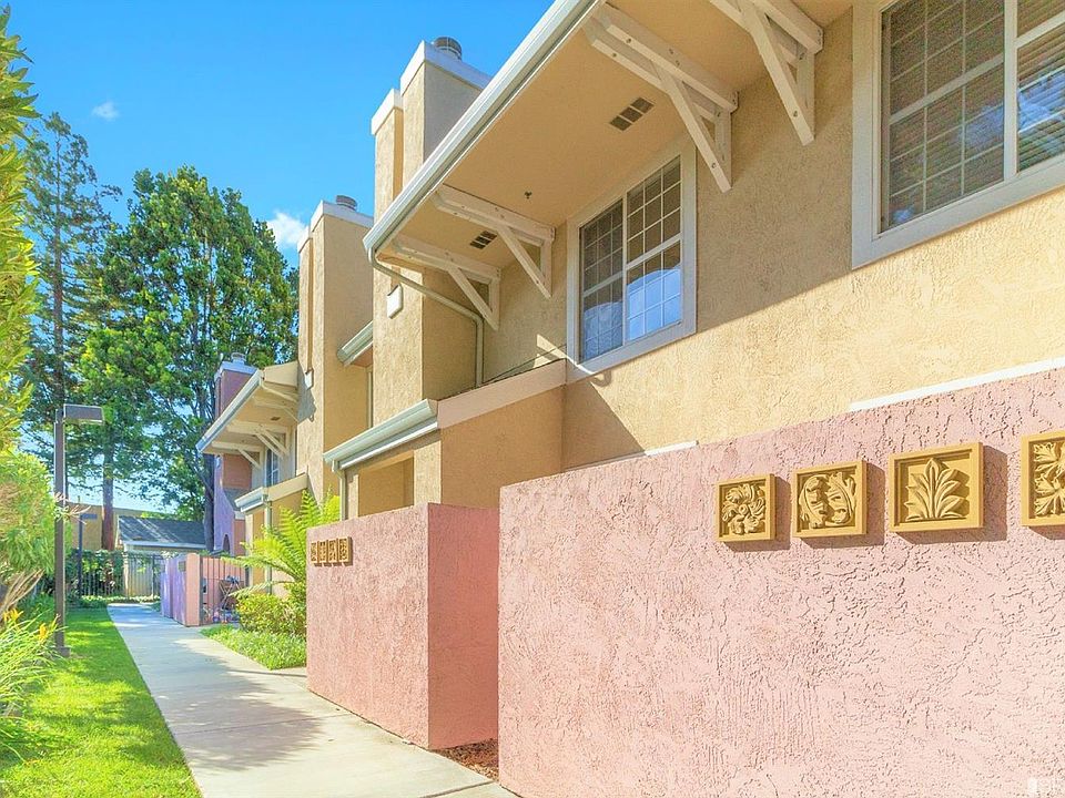 2nd image of 627 E El Camino Real Unit 106