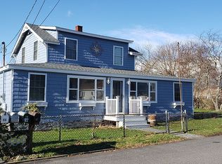 32 Morgan St, Portsmouth, RI 02871