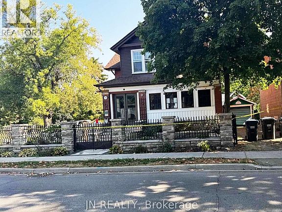 3rd image of 100 Mill St N