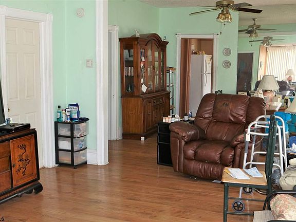 5th image of 614 Caspian Ave