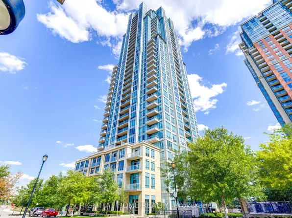 15 Viking Ln #307, Toronto, ON M9B 0A4