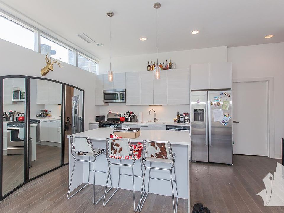 1st image of 863 N Franklin St #305