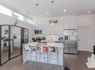 863 N Franklin St #305, Chicago, IL 60610