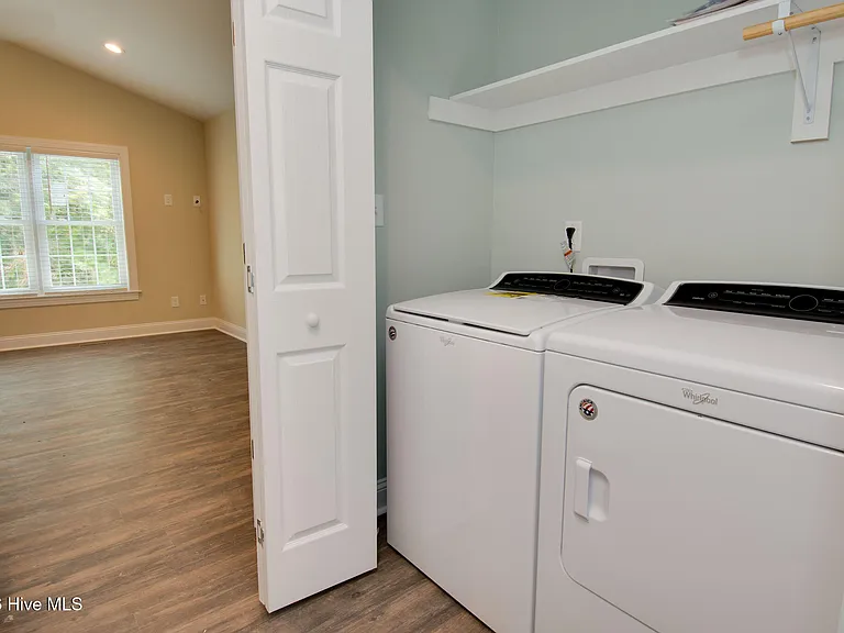 302 Holly St — Photo 12