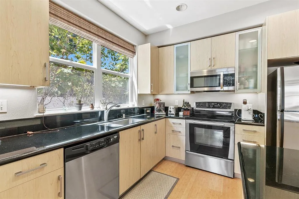 2 bed, 1254 sqft, $4,350 — Photo 2