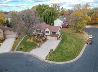 1049 Glen Paul Ct, Shoreview, MN 55126