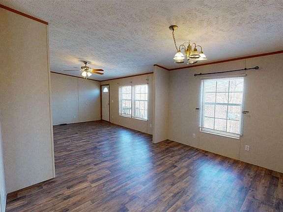 4th image of 1030 Highland Dr