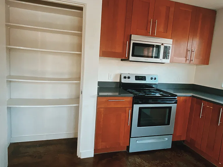 Kitchen & pantry