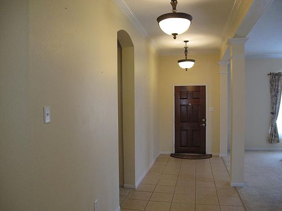 3rd image of 618 Castle Cove Ln