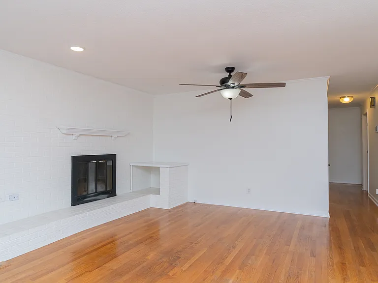 1621 Fernwood Cir — Photo 8