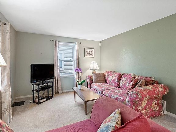 5th image of 214 N Hawthorne Dr
