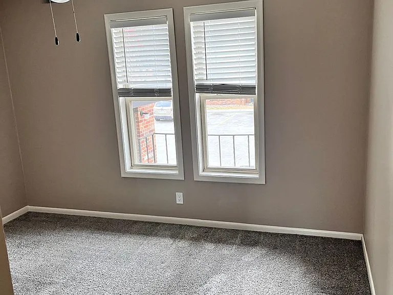 Bristol Square Apartments — Photo 154