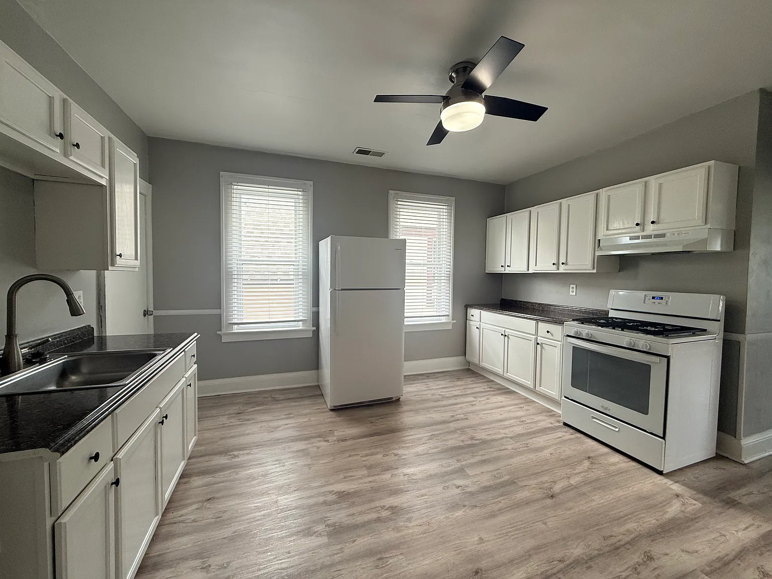 2 bed, 800 sqft, $1,400 — Photo 1