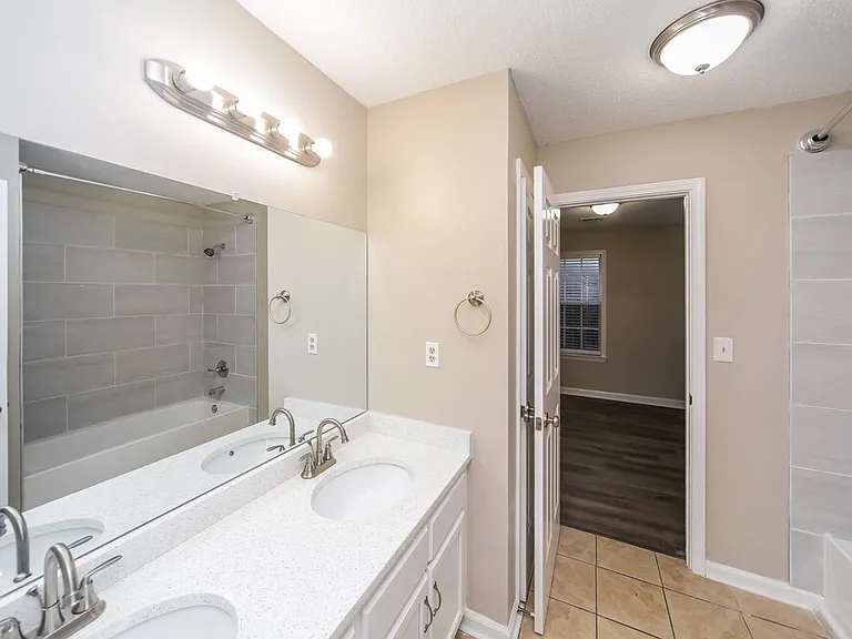 7621 Davis Pkwy — Photo 15
