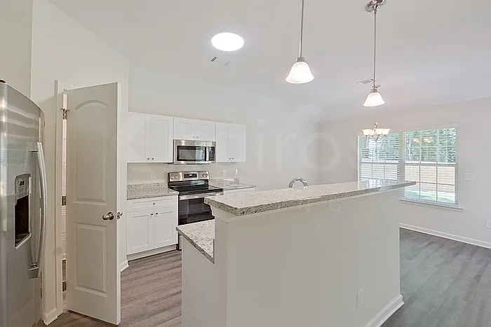 111 Live Oak Dr — Photo 5