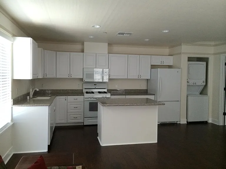 1319 G St #FURNISHED — Photo 13