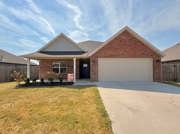 999 Trailwood St, Springdale, AR 72762