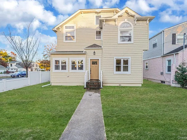 1991 Oakland Avenue, Wantagh, NY 11793