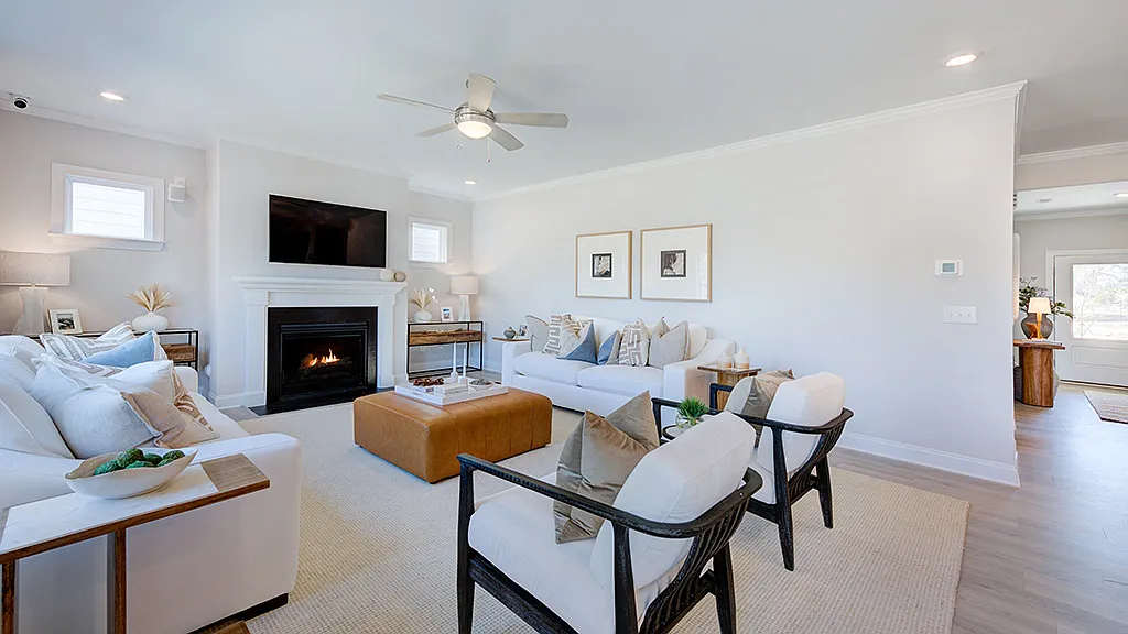 5 bed, 3.5 bath, 2700 sqft, $2,695 — Photo 3