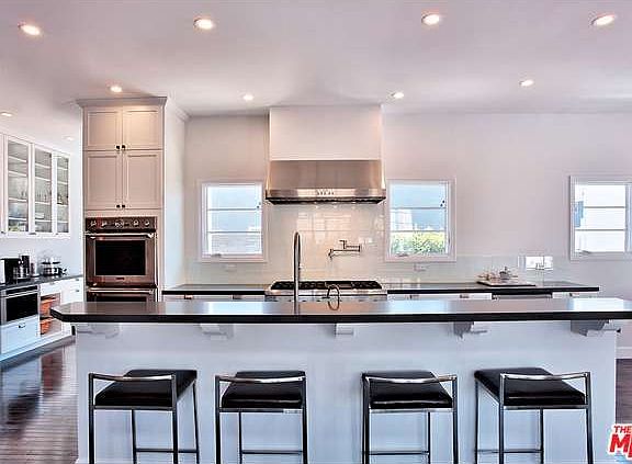 4th image of 733 N June St