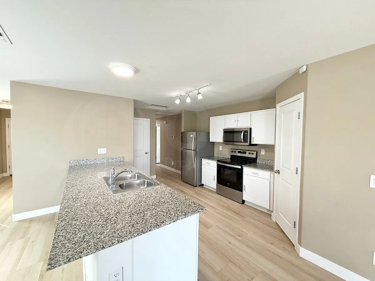 4 bed, 2.0 bath, 1495 sqft, $1,549 — Photo 3