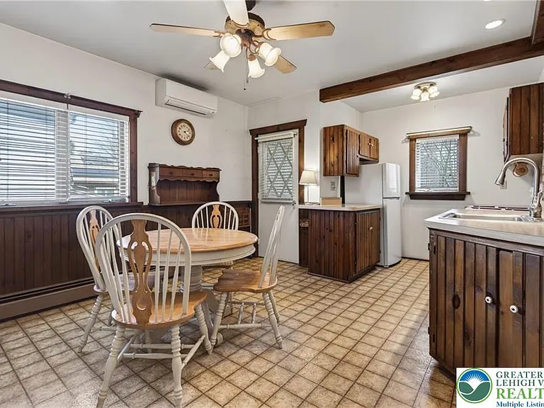 216 W Bertsch St — Photo 5