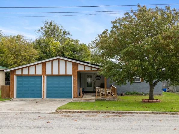 204 N Ervin St, Comanche, TX 76442