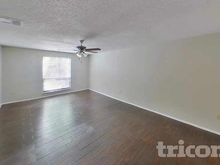 8102 Chickasaw Ln — Photo 9