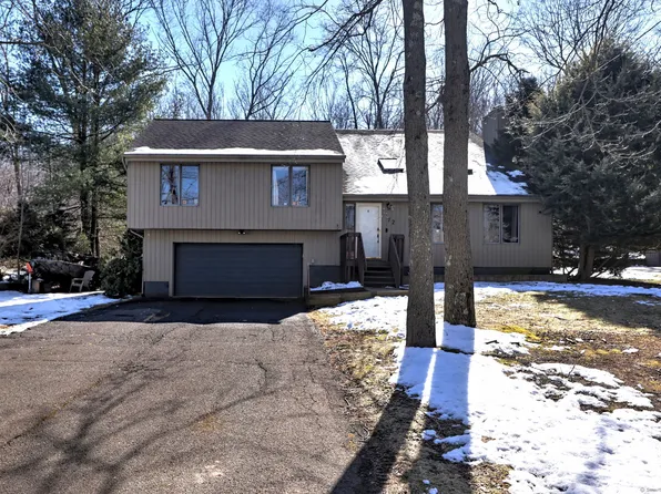 72 Hideaway Lane, Hamden, CT 06518