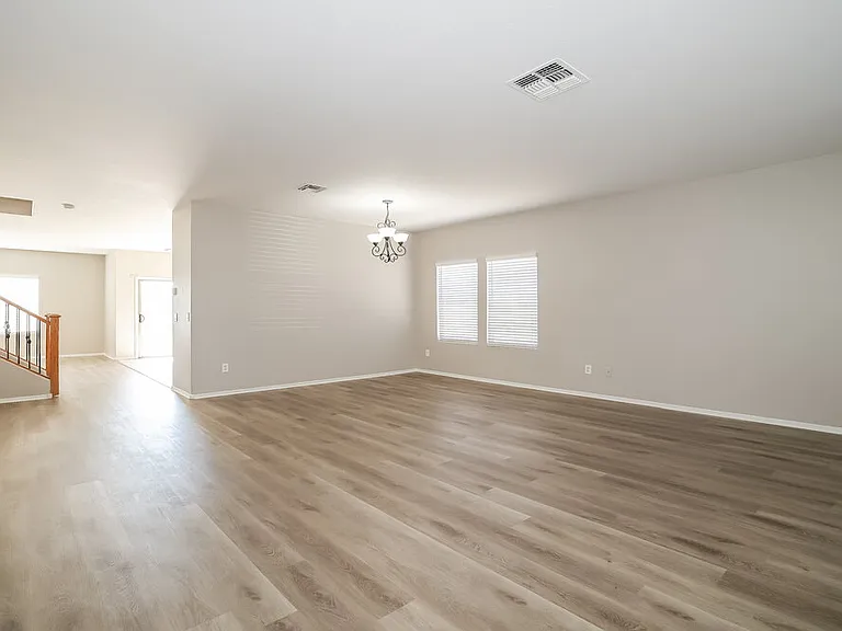 2413 W Chipman Rd — Photo 4