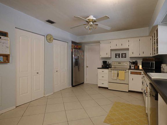5th image of 1902 SE Esterbrook St
