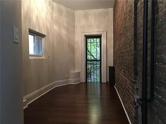 Rented by R New York | media 32